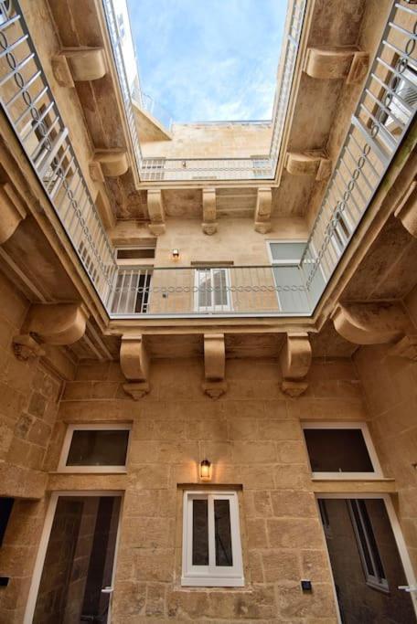 Vallettastay Old Lodge Apartment 1 エクステリア 写真